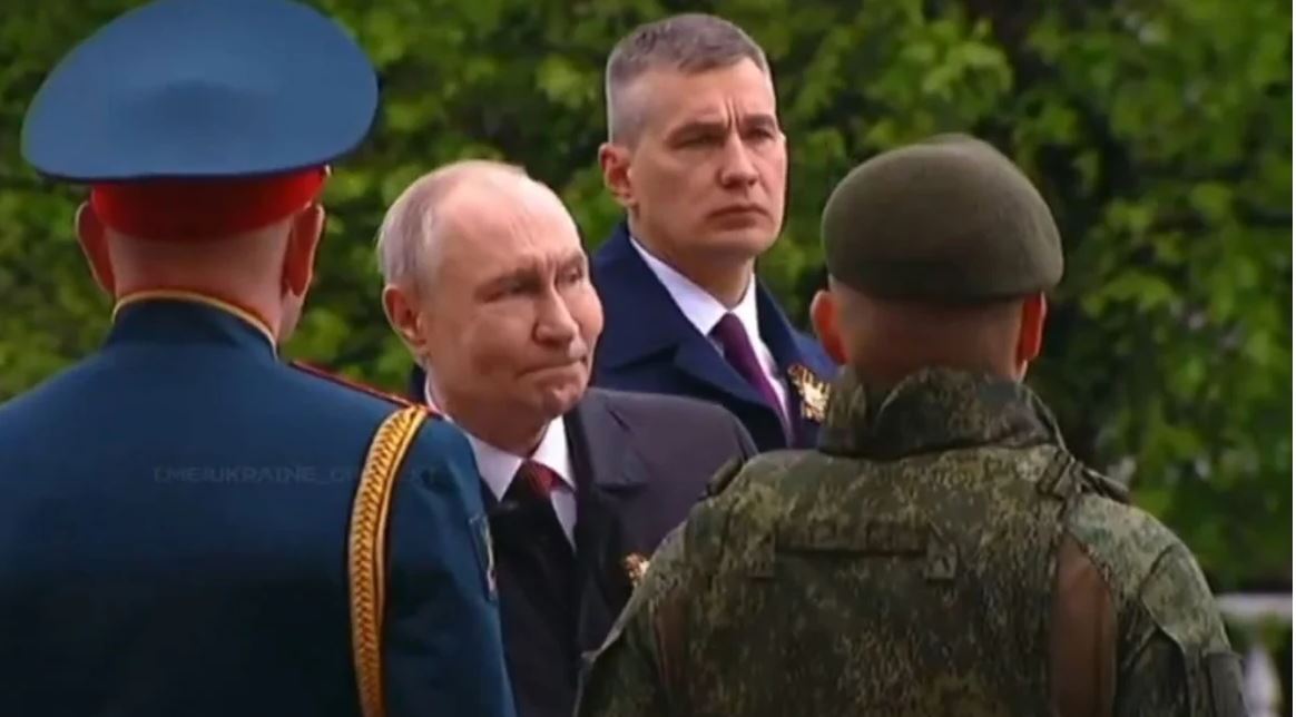 “I depresionuar dhe i plakur”/ Imazhi i Putinit në paradën e Ditës së Fitores së Rusisë ngjall spekulime të reja rreth shëndetit të tij