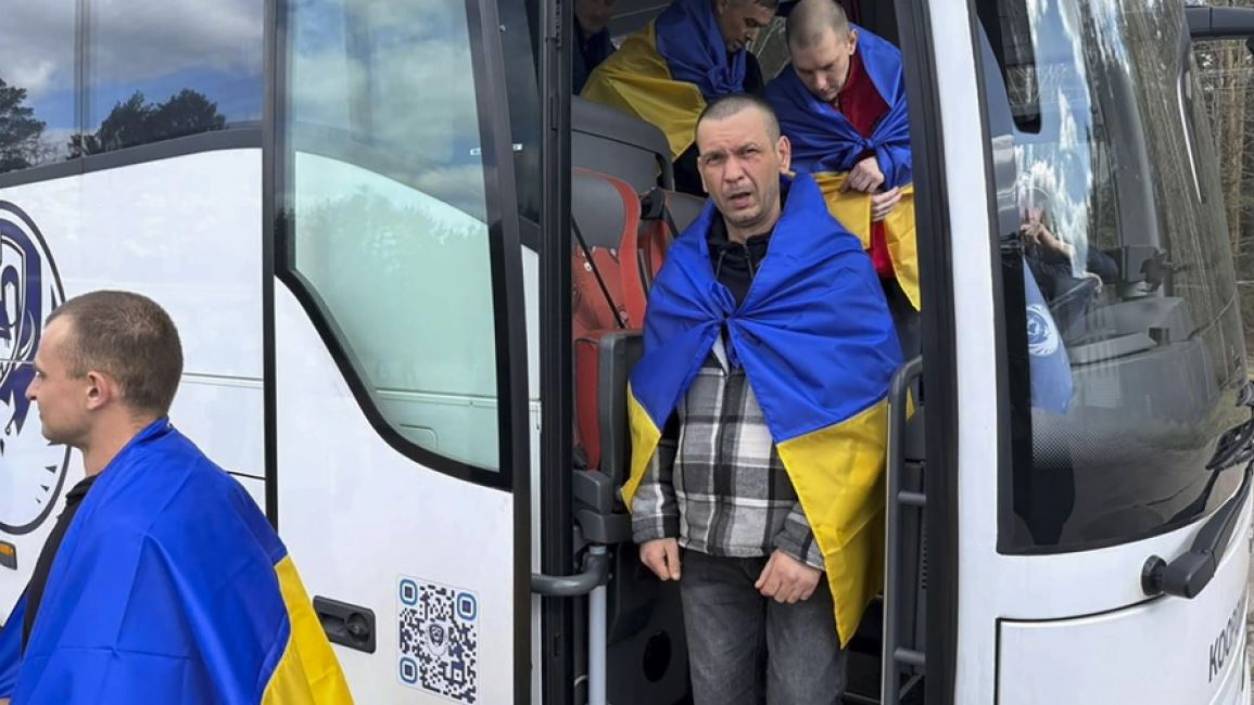 Pavarësisht betejës së ashpër në front, Rusia dhe Ukraina shkëmbejnë 205 robër të tjerë lufte!