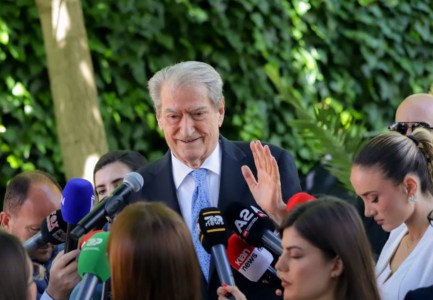 Berisha paralajmëron protestën e radhës: Do të jetë kryengritja më e fuqishme që ka parë Shqipëria