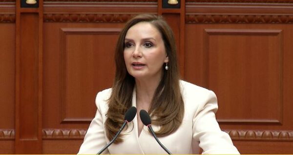 Tabaku: Shqipëria po bëhet e papërballueshme, sistemi ekonomik punon për pakicën dhe jo për shumicën
