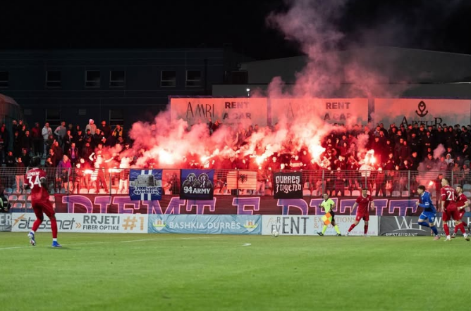 Teuta – Pogradeci, hyrja falas për tifozët në tribunën ballore në “Niko Dovana”