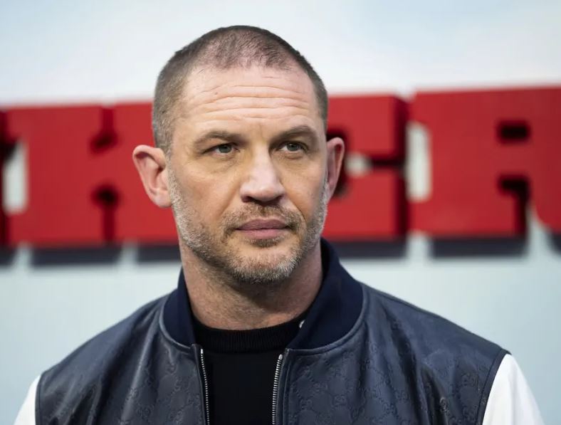 Aktori Tom Hardy rrëfen jetën, nga varësia dhe problemet me ligjin te tensionet në serialin “Mobland”