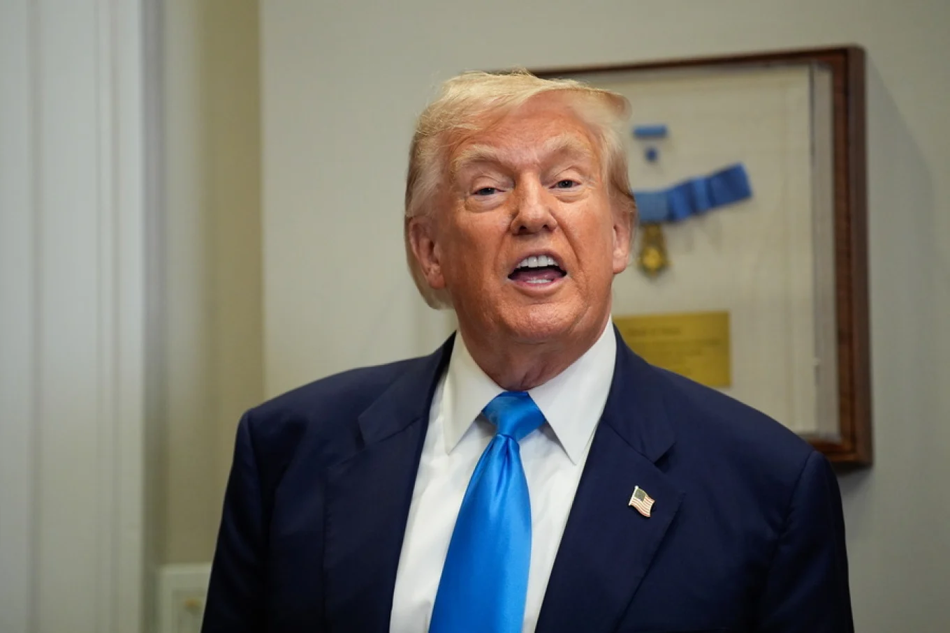 “Nuk iki nga Shtëpia e Bardhë”, habit Trump: Do rri edhe nja 8- 9 vjet