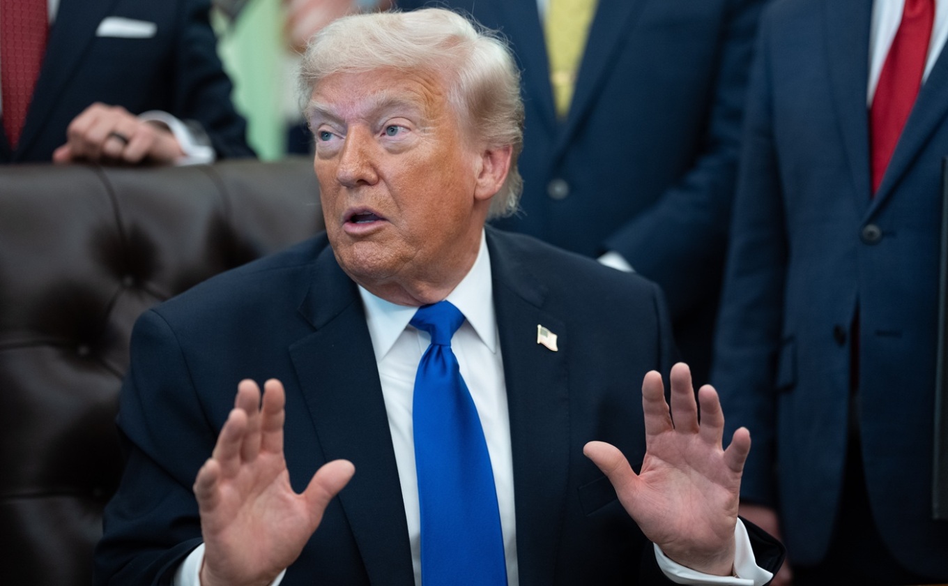Trump refuzon të veshë jelekun antiplumb për daljet publike: Nuk më pëlqen të dukem 9 kilogramë më i shëndoshë