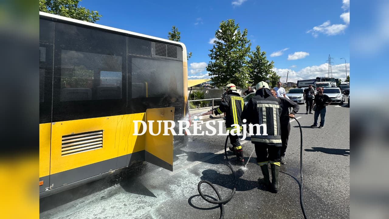 Përfshihet nga flakët autobusi i linjës Durrës-Universitet, detajet e para (VIDEO)