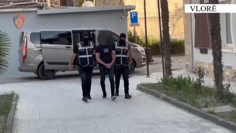 Iu gjendën armë dhe lëndë narkotike, dy të arrestuar në Vlorë! Një prej tyre me precedent penal
