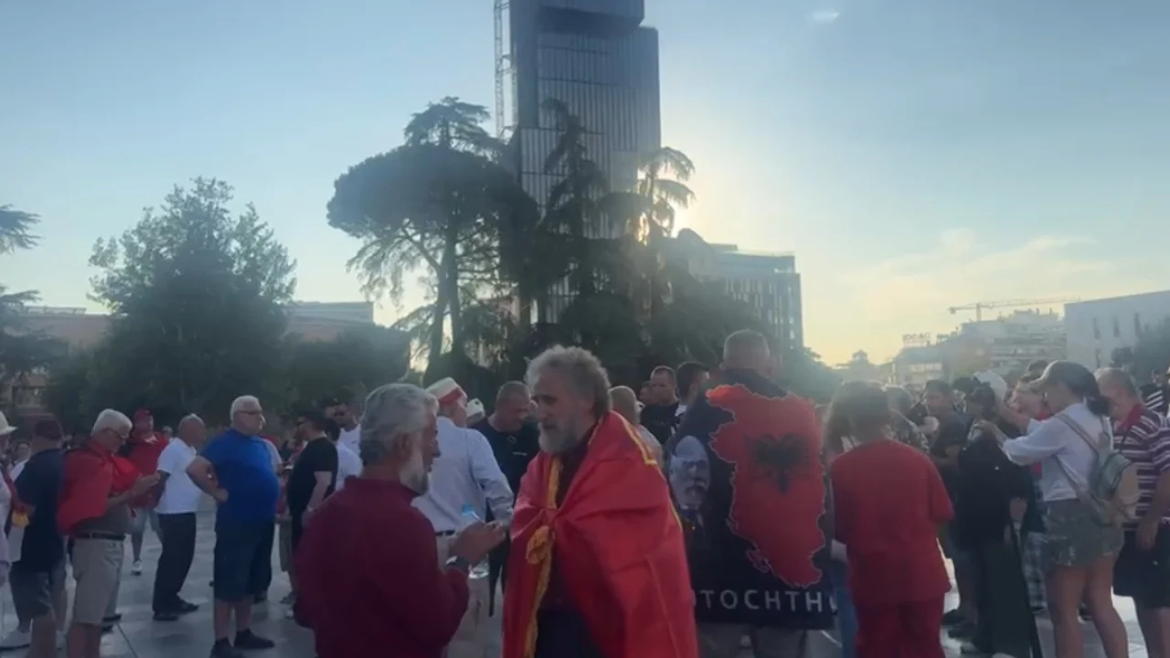  Dita e 22-të e tubimit në Tiranë/ Protestuesit mblidhen në sheshin “Skënderbej”, pritet marshimi drejt Kryeministrisë