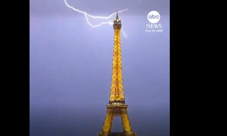Rrufe godet Kullën Eifel gjatë stuhive në Paris, videoja bëhet virale