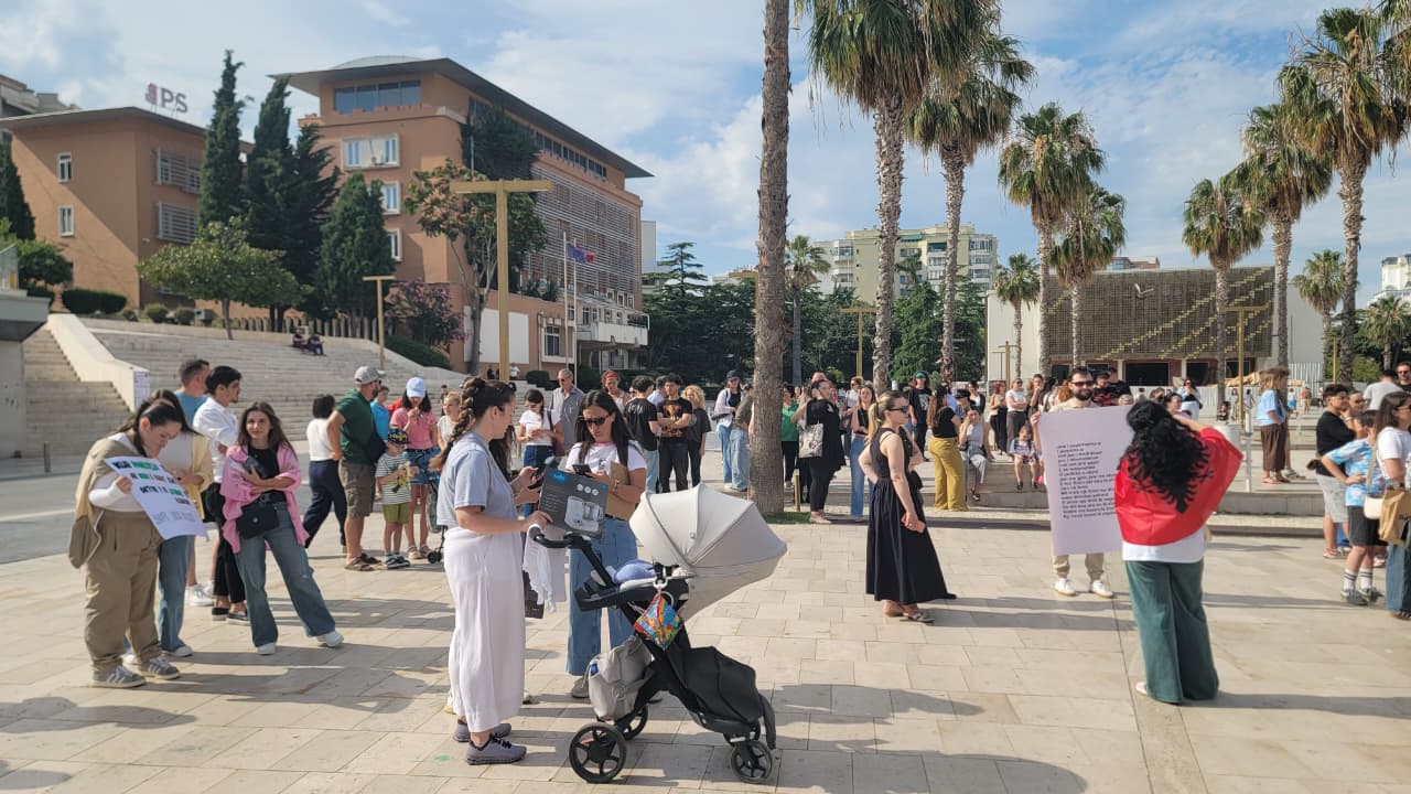 Protestë në Durrës kundër resortit në Zvërnec