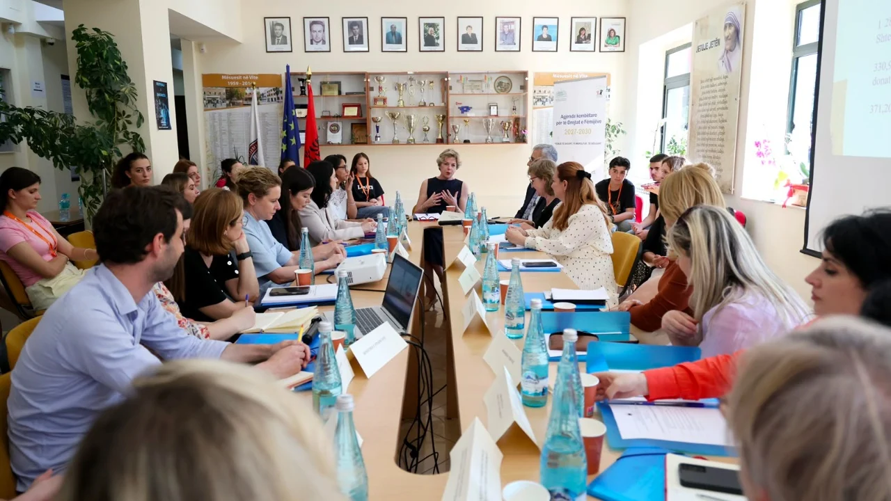 Ministrja Sala bashkëbisedim me fëmijët mbi risitë e Agjendës Kombëtare të të Drejtave të Fëmijëve 2027-2030