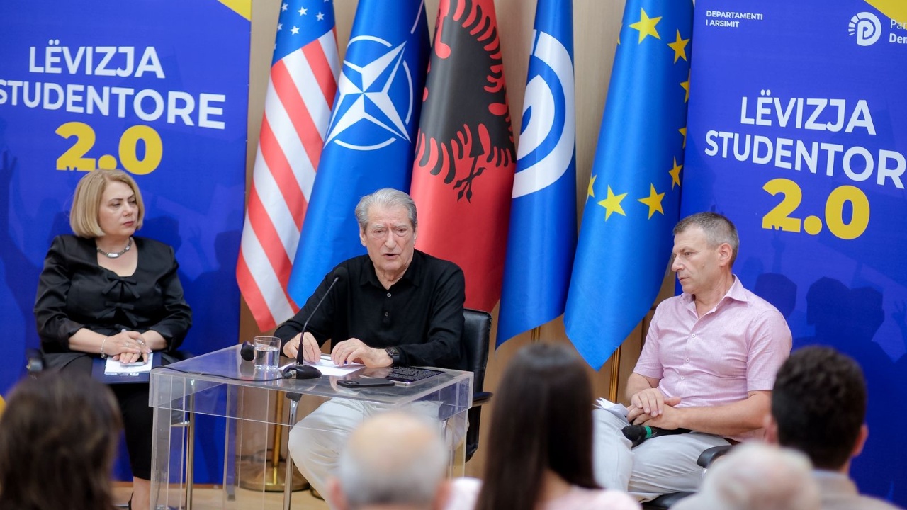 “U bëhet presion studentëve për provimet”, Berisha: Nuk shkojmë në protestë me simbolet e PD-së