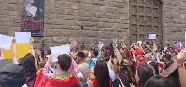 Protestat e diasporës/ Në Firenze të Italisë, kërkohet dorëheqja e Ramës