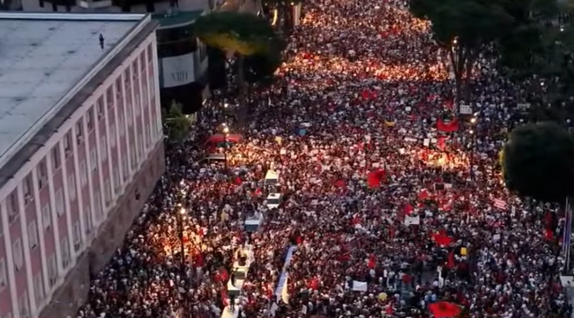 “Free Albania”/ Protestuesit për mediat ndërkombëtare: Nuk jemi këtu vetëm për Zvërnecin