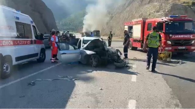 Aksidenti tragjik në “Vlorë-Orikum”/ Policia jep detaje: 1 person humbi jetën, tre të huaj të plagosur
