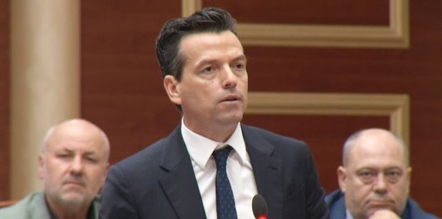 “Kuvendi duhet të shkrihet, njerëzit nuk ju duan”/ Shehaj për protestat: Taulant, kujdes mos të hedhin në kosh plehrash