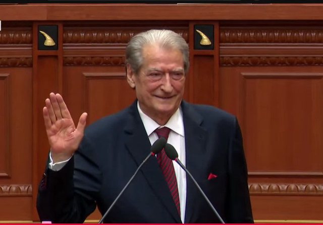 “Distancohuni nga Rama”/ Berisha mbështet protestën e qytetarëve, thirrje Kuvendit: Mocion urgjent me debat me kryeministrin! Dëgjoni të rinjtë para se të jetë vonë