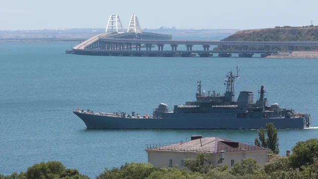 Lufta Rusi- Ukrainë/ Kievi shton presionin! Sulmet me dronë të Ukrainës po e ndajnë metodikisht Krimenë nga Rusia
