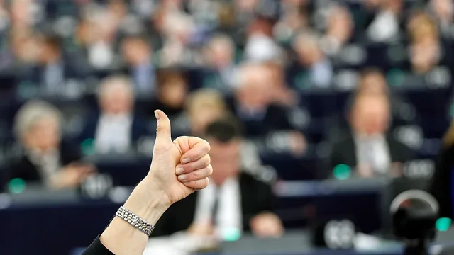 Parlamenti Europian mbështet euron dixhitale të shumëpritur për të zvogëluar dominimin e SHBA-së në pagesa
