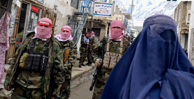 Një version ekstrem i islamit/ Talibanët e zbatojnë bartjen e “hixhabit të duhur” duke i arrestuar dhe rrahur gratë