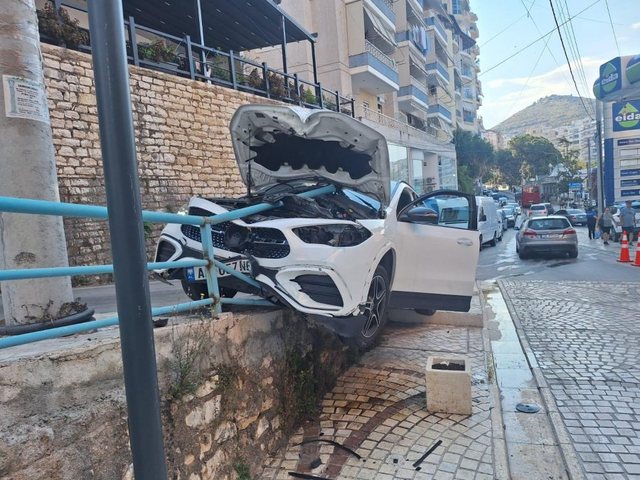  Humbi kontrollin e mjetit dhe u përplas me barrierat mbrojtëse, aksidentohet shtetasi francez