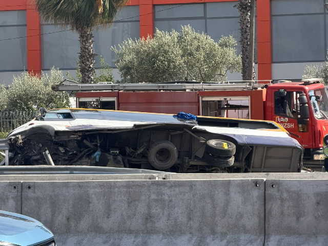 Detaje nga aksidenti/ Autobusi i linjës së Beratit u përplas pranë QTU-së, 7 të plagosur dërgohen te Trauma