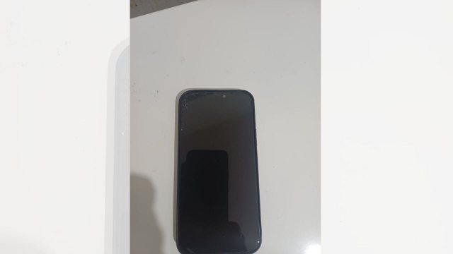 Zënka me shokun e qelisë, e nxjerr të burgosurin “zbuluar”. Gjendet brenda burgut të Durrësit një celular Iphone