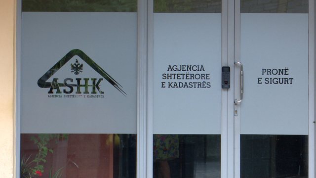 Falsifikuan dokumente dhe tjetërsuan prona, ekzekutohen 14 masa sigurie në Dibër! Të përfshirë punonjës dhe ish-punonjës të Kadastrës