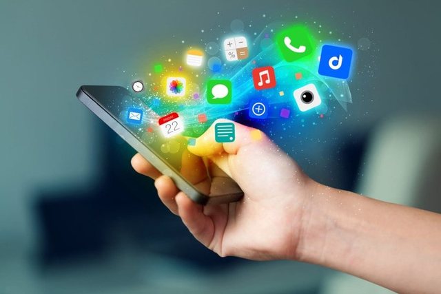 Çfarë po shkarkojnë më shumë shqiptarët në celular?