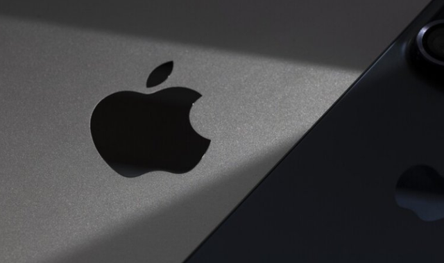 Aksionet e Apple bien pas rritjes së çmimeve nga kompania