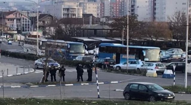 Alarm i rremë bombë në Stacionin e Autobusëve në Prishtinë, evakuohen qytetarët në panik