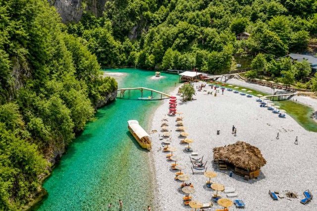 “HOLR Magazine”: Shqipëria, destinacioni më emocionues i Evropës