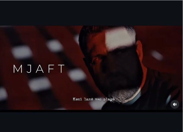 “Mjaft ma me rrena” – Luiz Ejlli i bashkohet protestës, publikohet kënga e tij e re (VIDEO)