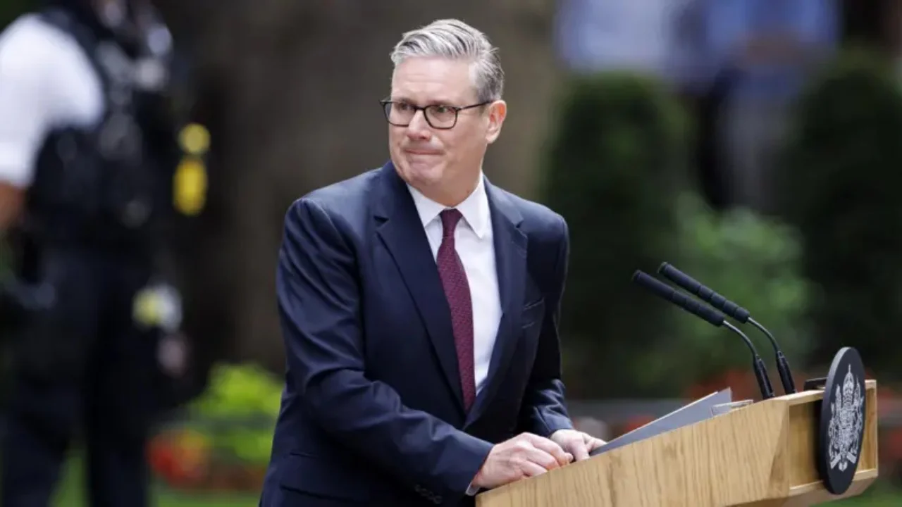 Starmer i hap rrugën pasardhësit, Burnham dhe rivalët nisin përgatitjet për qeverinë