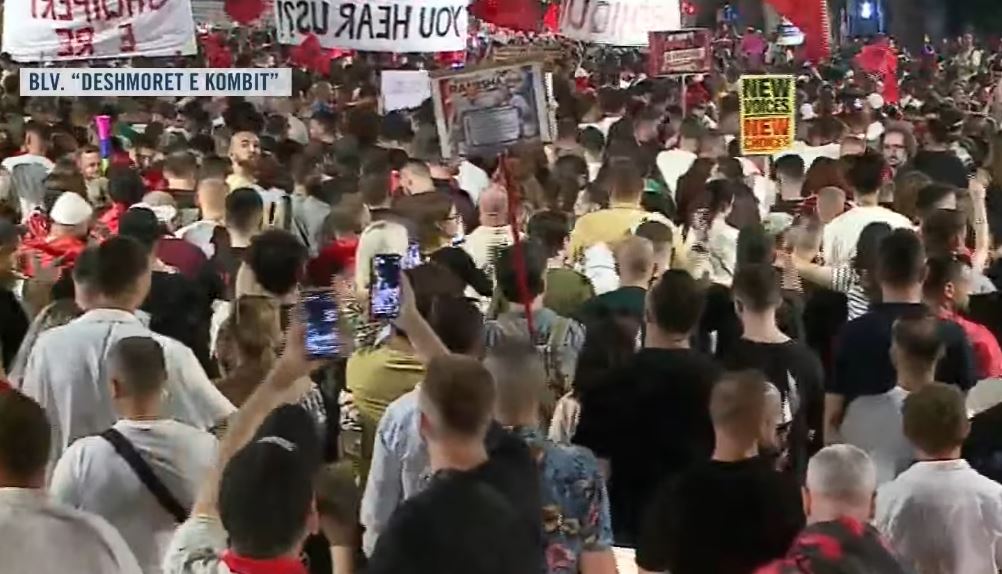 “Të ndryshojmë strategji”/ Protestuesi: Rama nuk largohet me fjalë, të bllokojmë institucionet