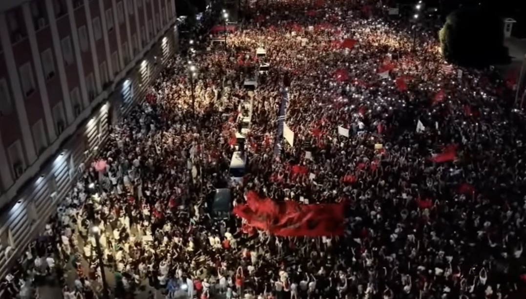 Analiza/ Çfarë po ndodh me protestën dhe sa do të rezistojë