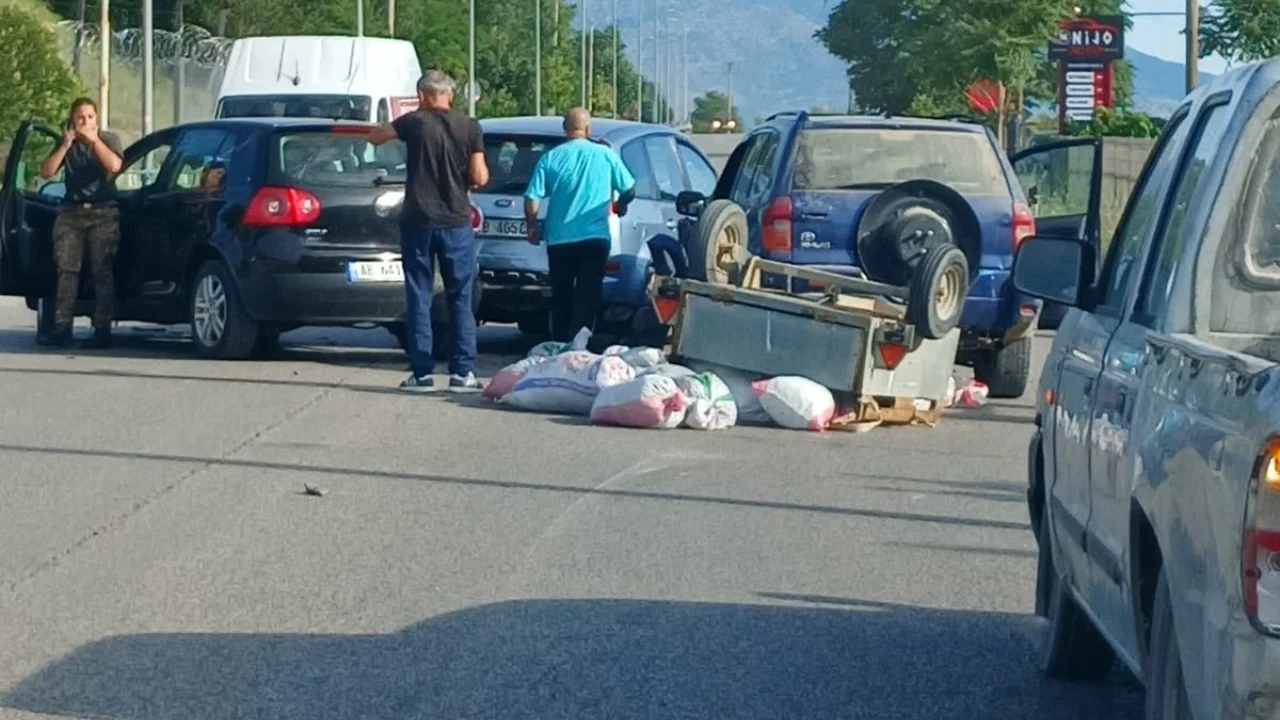 Aksident në aksin Gjirokastër-Tepelenë, përplasen tre automjete, nuk ka të lënduar