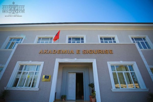 Helmimi i 64 studentëve të Akademisë së Sigurisë, AKU publikon rezultatet e analizave të ushqimit katering nga Sori-AL