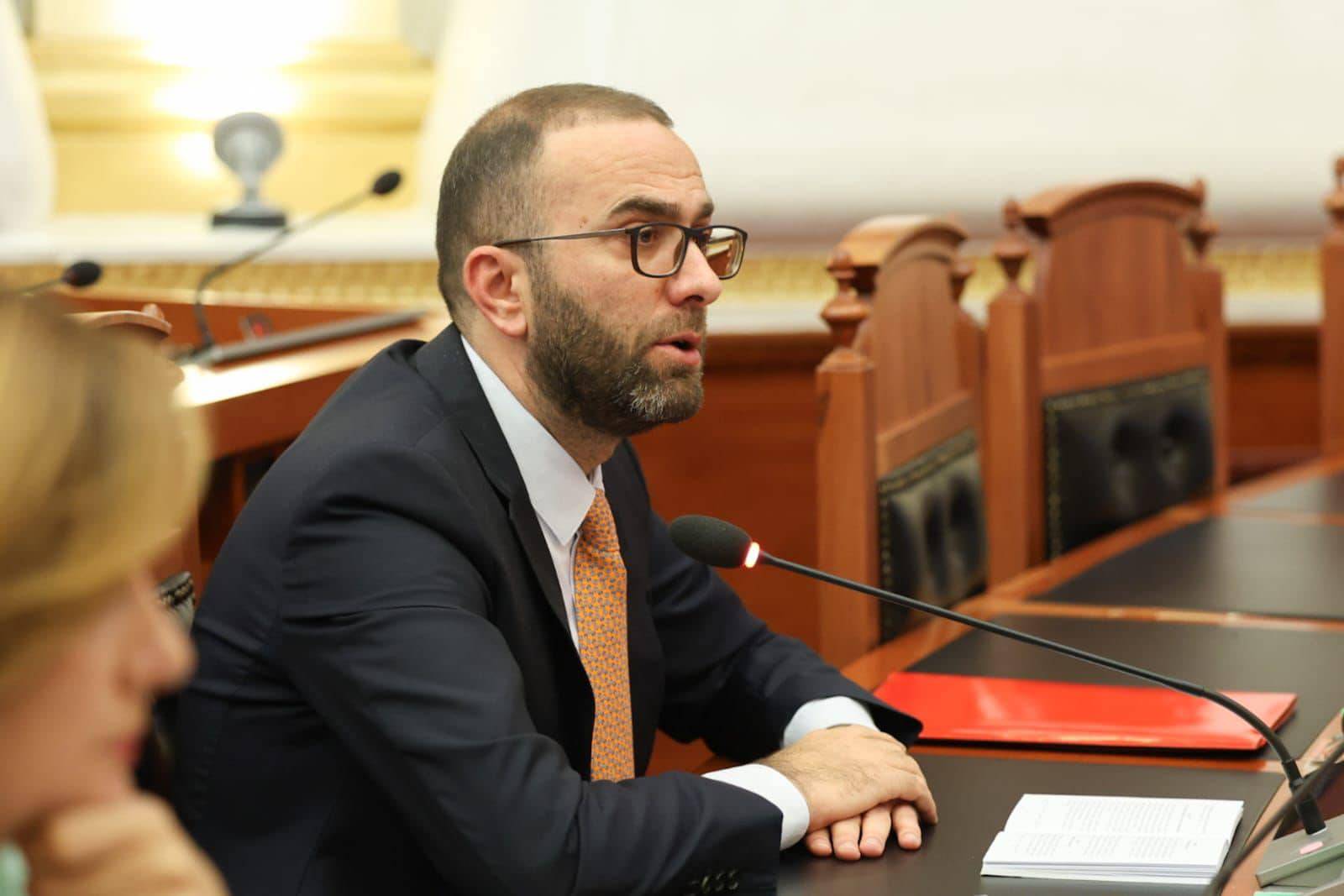 “SPAK t’i drejtohet Kuvendit me kërkesë për imunitetin”- Gazment Bardhi: Kush po e pengon arrestimin e Belinda Ballukut?
