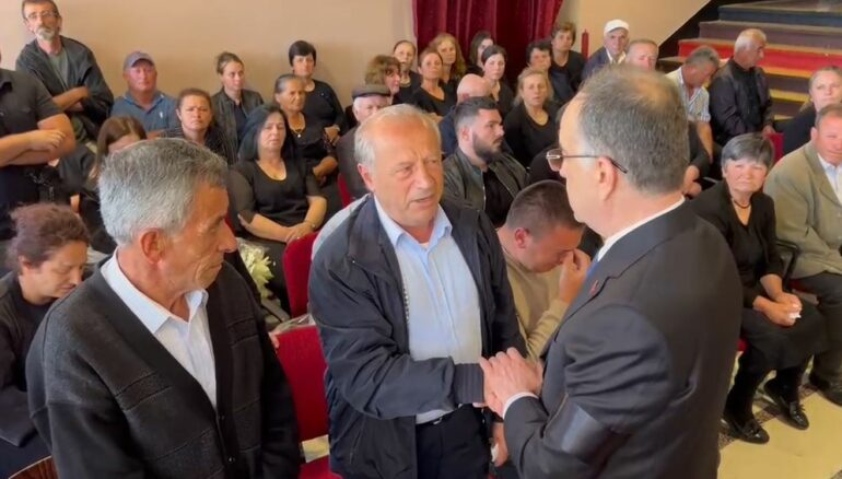 “Merrni masa, po na vrisni”/ I vranë nipin në detyrë, xhaxhai i Mekollit i drejtohet Begajt: E latë këtë vend në dorë të krimineleve