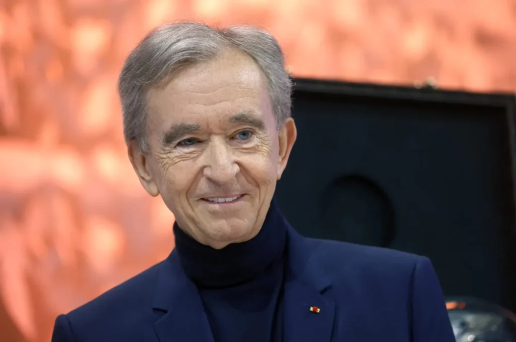 “Ujku me kashmir” nën kritika! Bernard Arnault, një nga më të pasurit në botë, akuzohet se po vendos nën kontroll shtypin ekonomik francez