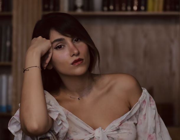 Këndoi pa hixhab në një koncert viral, këngëtarja iraniane dënohet me 74 goditje kamzhiku