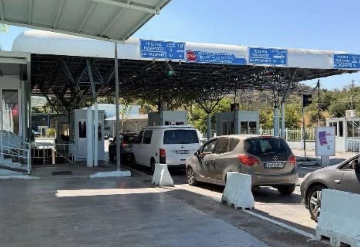 Kakavijë, vera rrit fluksin në kufi, 4 mijë persona dhe 1500 automjete lëvizën në 24-orë