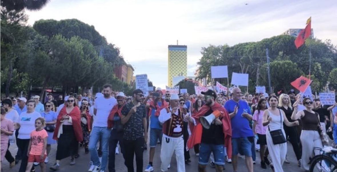 Sot dita e 23-të e protestës në Tiranë, aktivistët dhe qytetarët pritet të mblidhen para Kryeministrisë