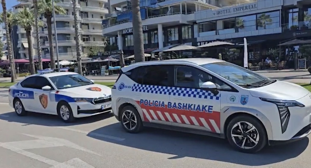 Aksion në plazhet e Vlorës, sekuestrohen çadra dhe shezlongë