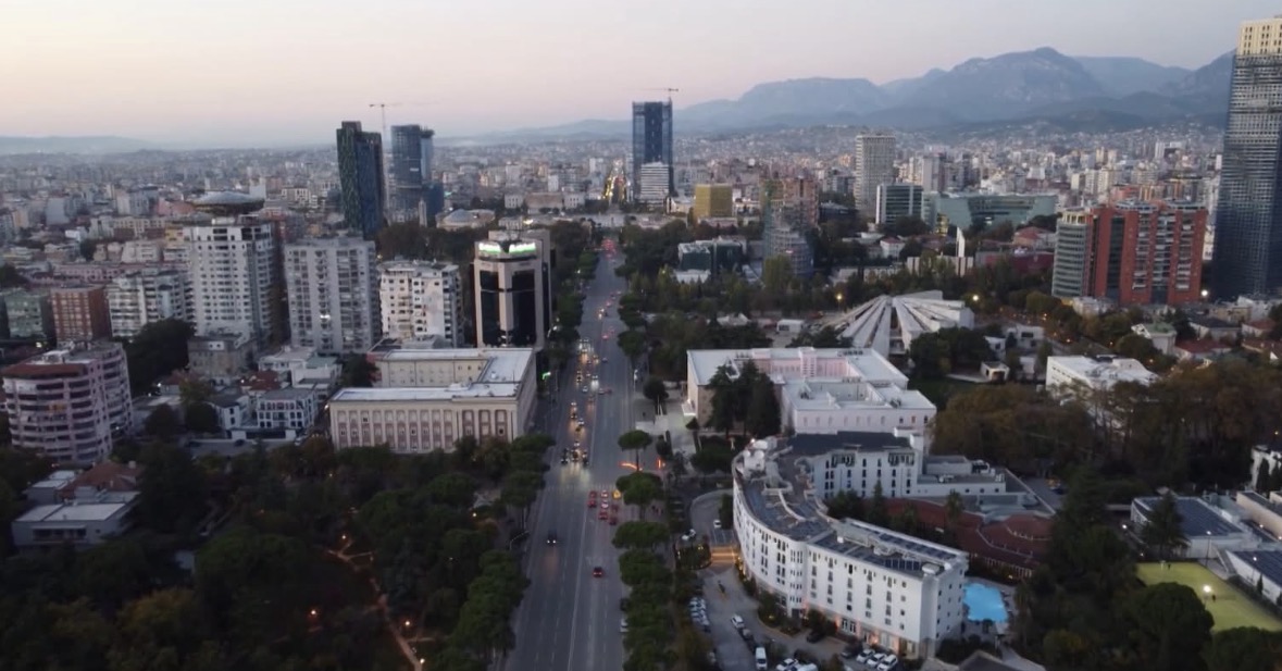 Tregu i punës në 2025, papunësia zbret në 8.4%, paga mesatare 84 mijë lekë