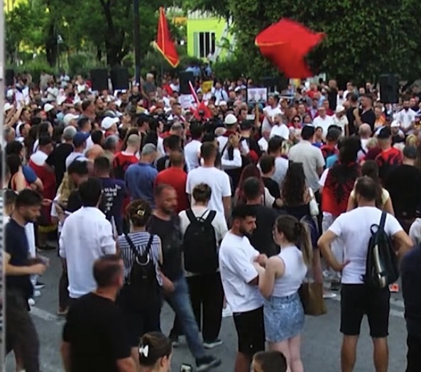 Studiuesi: Familja e Goxhajt iu përkushtua Kosovës, politika jonë nuk vlerëson kontributet