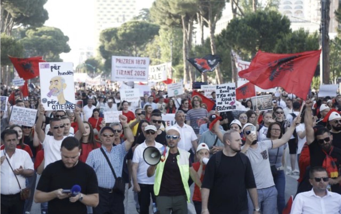 Protesta në Tiranë hyn në ditën e 25-të, qytetarët pritet të mblidhen para godinës së Kryeministrisë