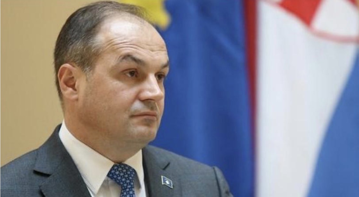 Enver Hoxhaj reagon për protestën në Tiranë: Shqipëria e fortë është në interesin e çdo shqiptari