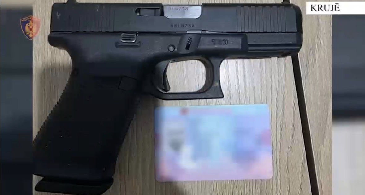 Qarkullonte me armë zjarri në automjet, Policia arreston 31-vjeçarin nga Lezha në Rinas
