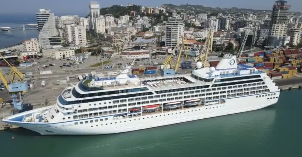 Anija kroçierë “Nautica” mbërrin në Portin e Durrësit me 665 turistë në bord
